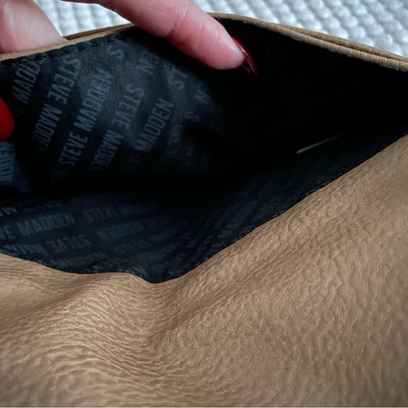 Steve Madden Wristlet in Camel Colour, 2 Envelop Pouch.. Detachable Strap.. - Picture 6 of 6